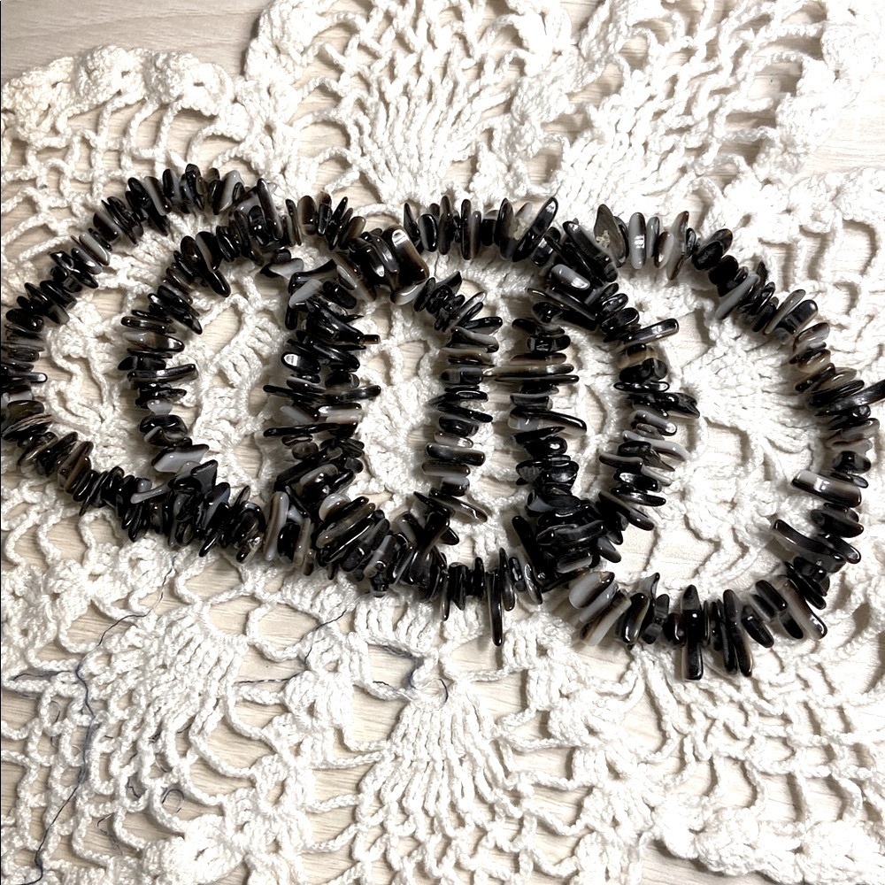 Four Black Shell Bracelet Set - Picture 3 of 3